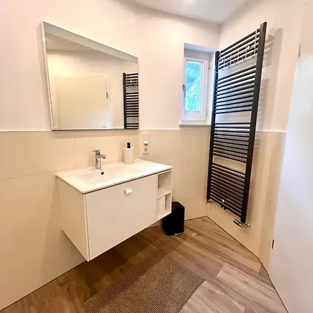 Zentrales, Ruhiges Und Moebliertes Apartement Daire