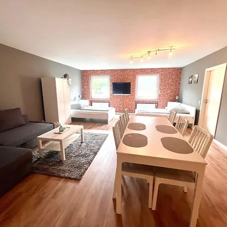 Zentrales, Ruhiges Und Moebliertes Apartement
