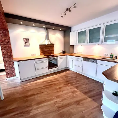 Daire Zentrales, Ruhiges Und Moebliertes Apartement
